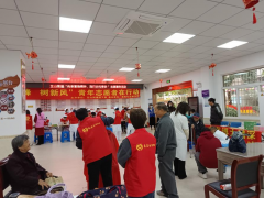 推出“公益夏令营+技术培训”